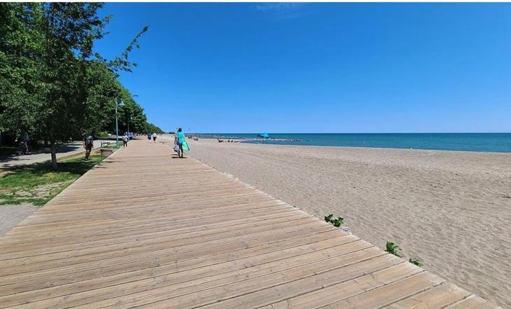 Stunning Rooms In Townhouse Across The Beach Toronto Dış mekan fotoğraf