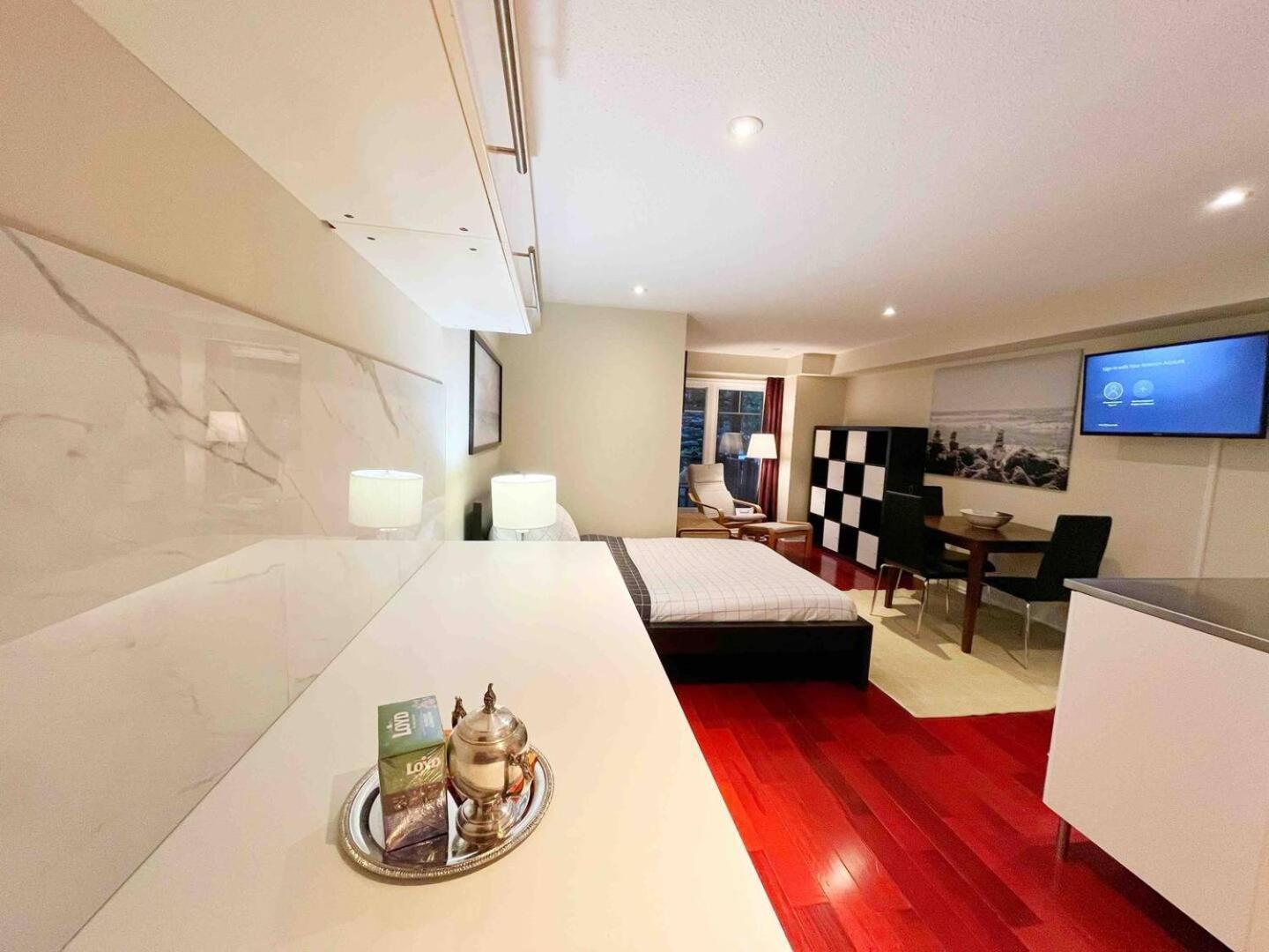 Stunning Rooms In Townhouse Across The Beach Toronto Dış mekan fotoğraf