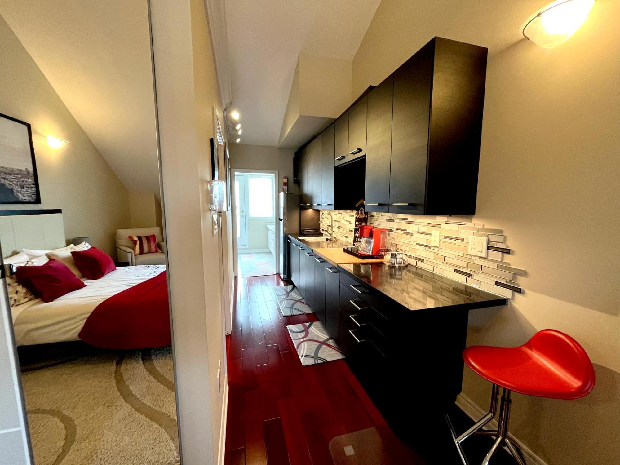 Stunning Rooms In Townhouse Across The Beach Toronto Dış mekan fotoğraf